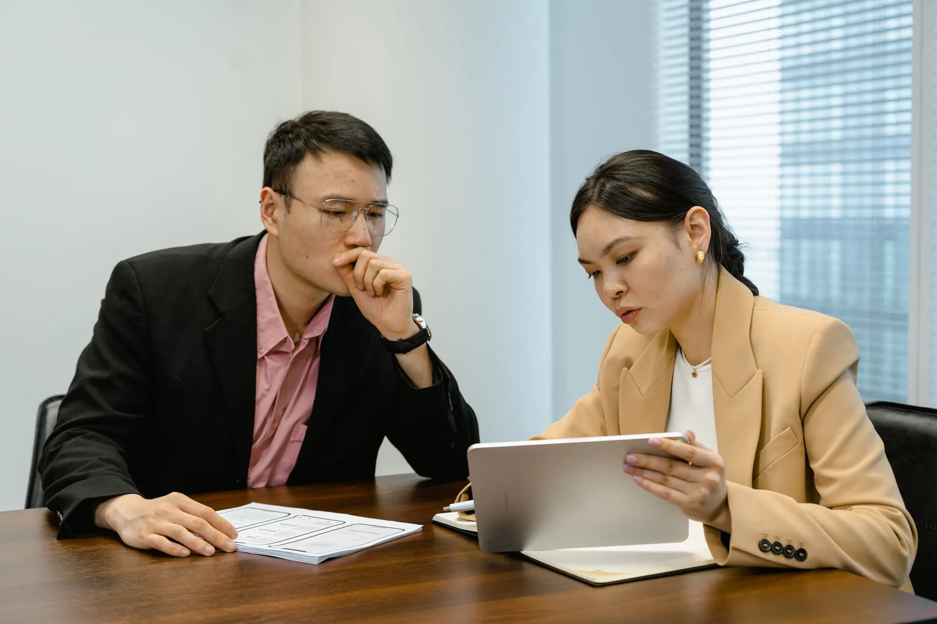 潍坊医美机构玻尿酸与自体脂肪填充效果对比分析